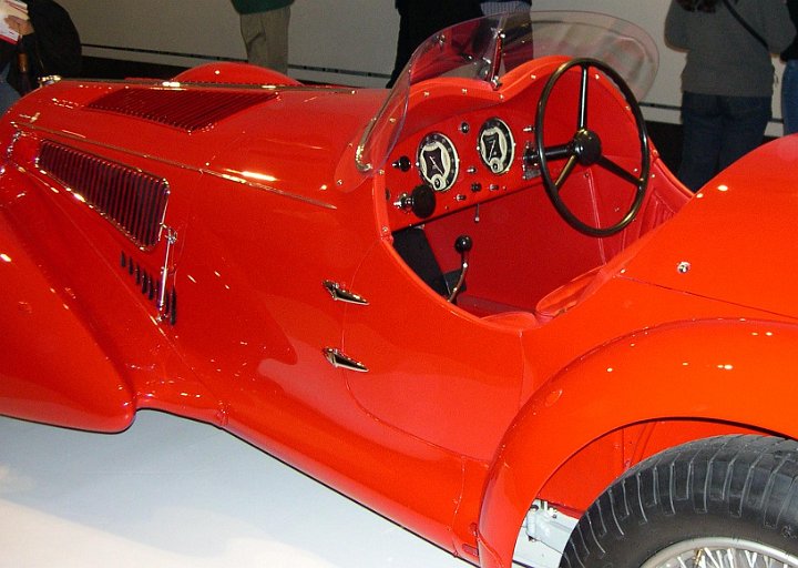 1938_Alfa_Romeo_8C_2900_Mille_Miglia_interior.jpg
